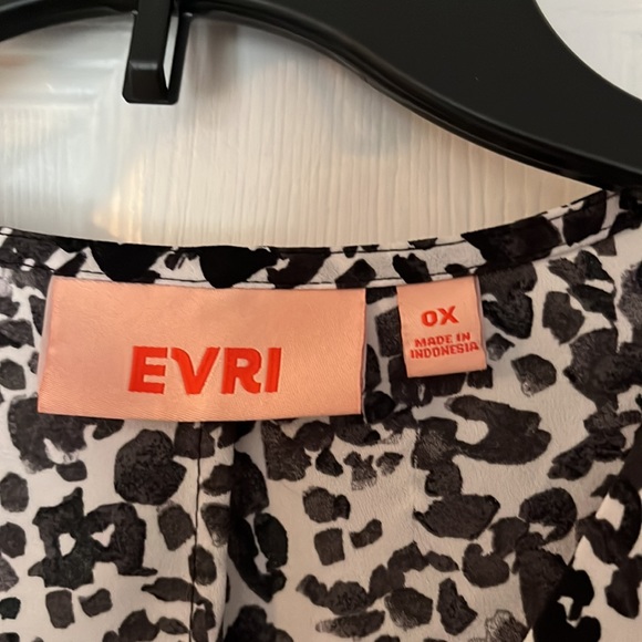 Long sleeve tunic length blouse - Picture 2 of 4